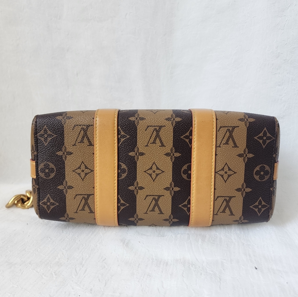 Auth LOUIS VUITTON X NIGO Reverse Monogram City Keepall Bandolier And Wallet - Picture 10 of 16